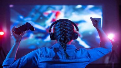 Exploring the Structure of Online Gaming