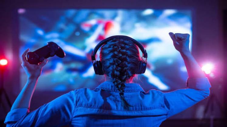 Exploring the Structure of Online Gaming
